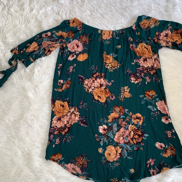 Dresses & Skirts - Emerald green floral off-shoulder dress
